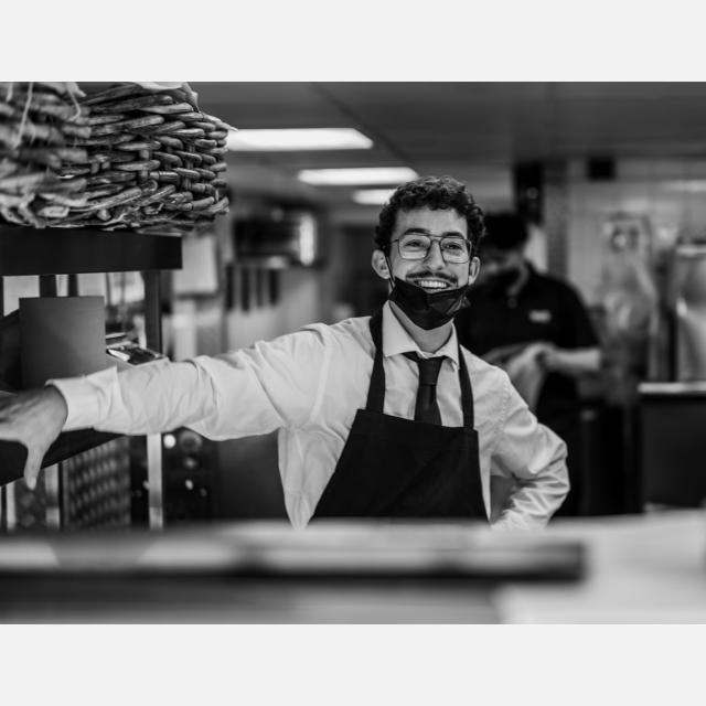 Commis Waiter / Waitress