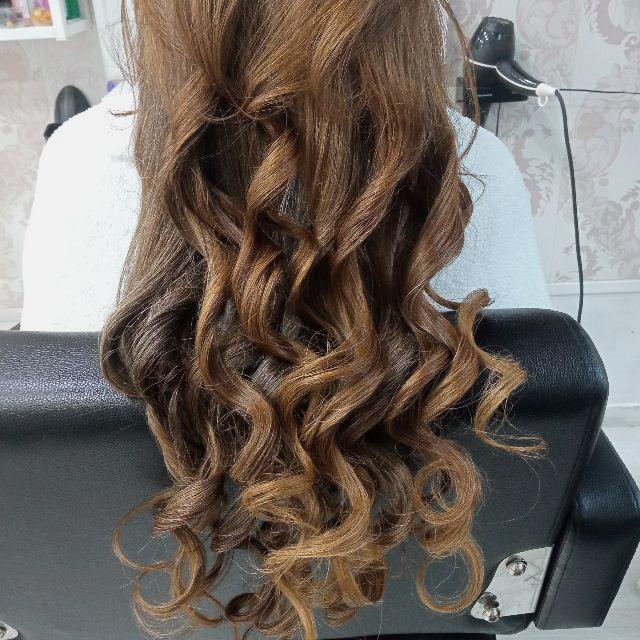 Se busca peluquera latina