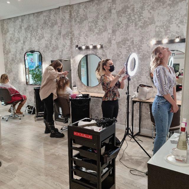 Oficial de Peluquería
