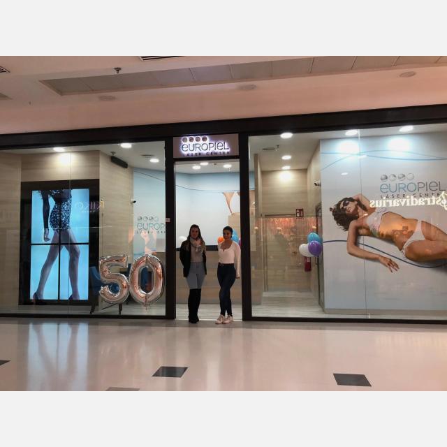 DEPENDIENTA DE CLINICA DE DEPILACION LASER