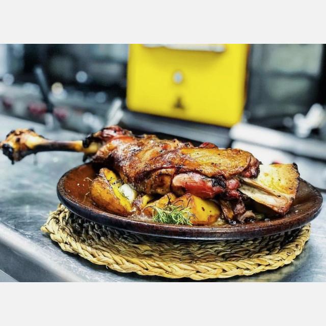 Cocinero/a y Ayudante/a de Cocina