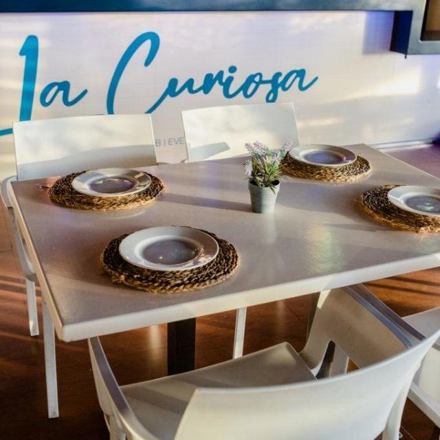 Cocinero/a y Ayudante/a de Cocina