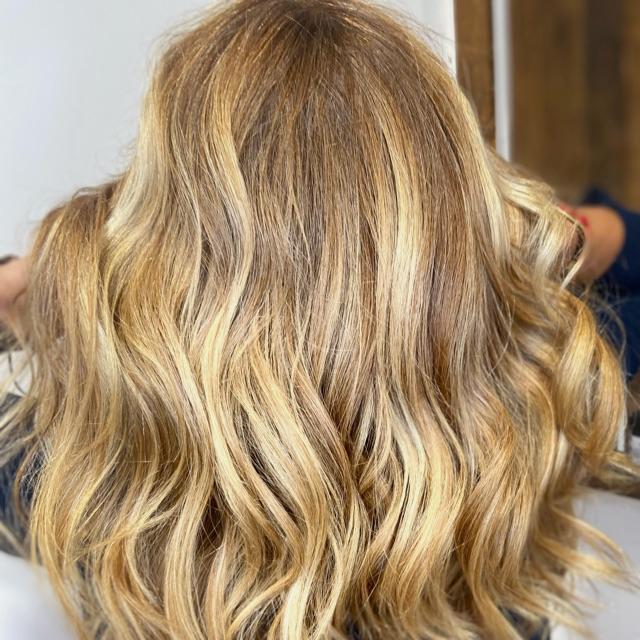 Oficial de Peluquería