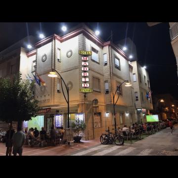 Camarero/a