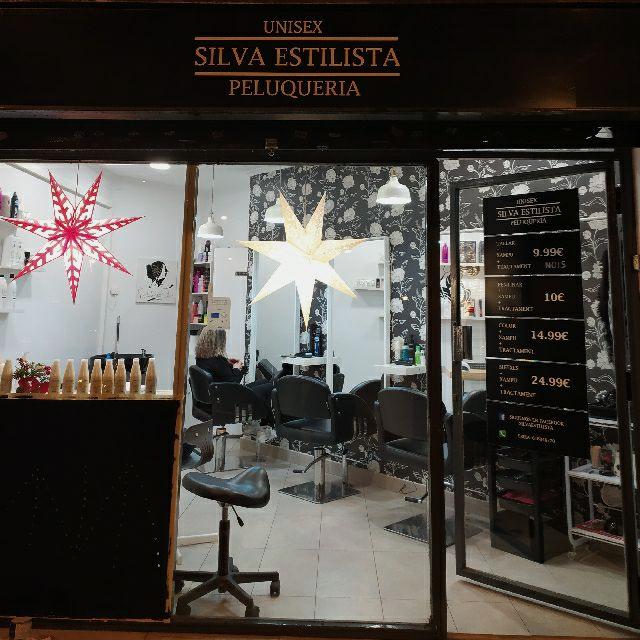 Peluquera y manicurista