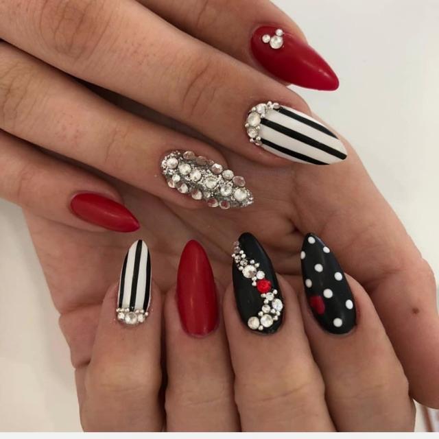 Manicurista y Pedicurista // Técnico de Pestañas