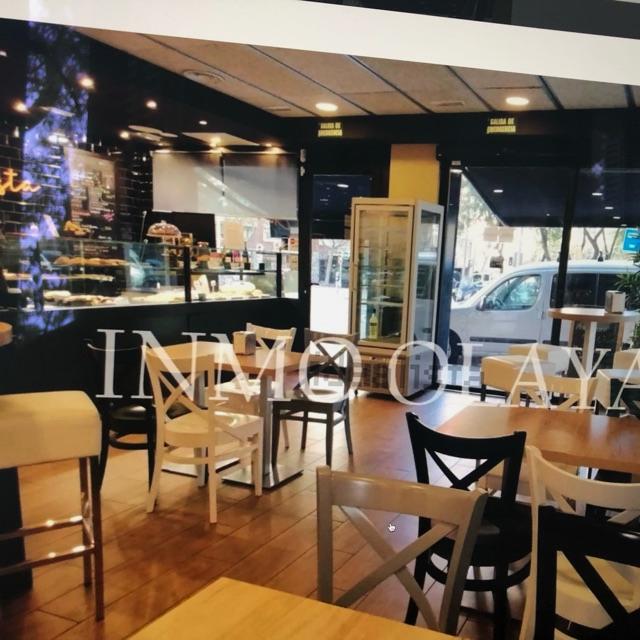 Camarera Cafetería y panadería