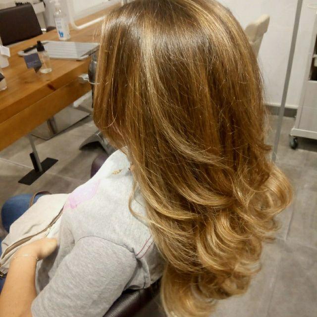 Oficial de Peluquería
