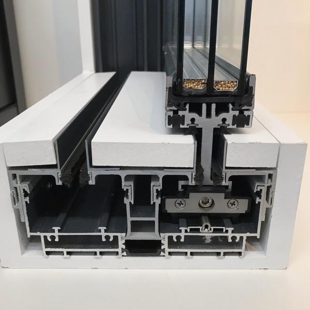 Ayudante Aprendiz de carpintería aluminio