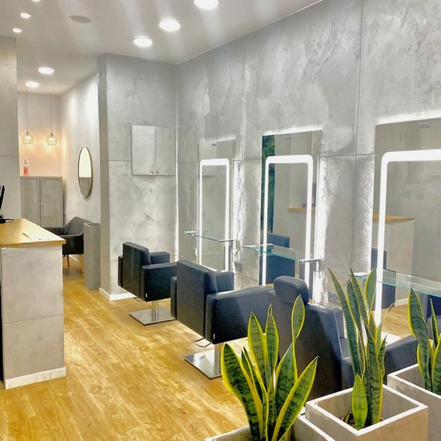 Oficial de Peluquería , colorista