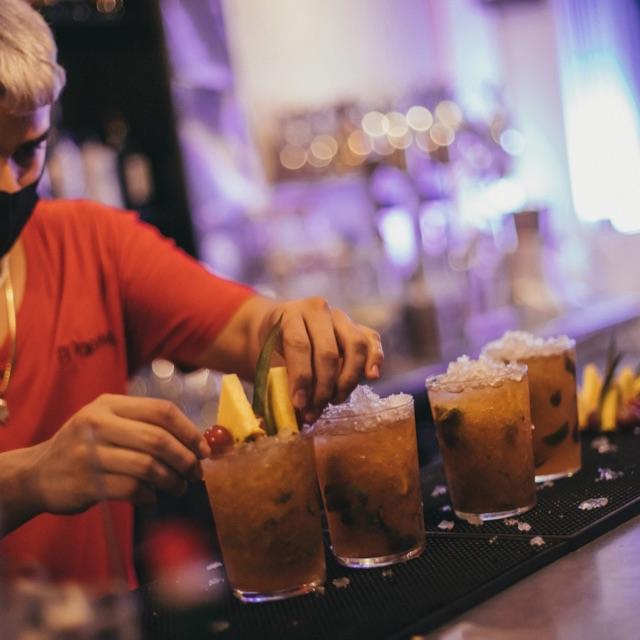 Barman / Barmaid