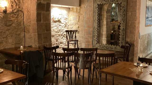 Encargado(a)/ jefe(a) de sala