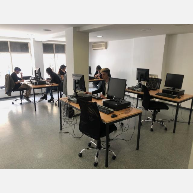 Comercial En Oficina