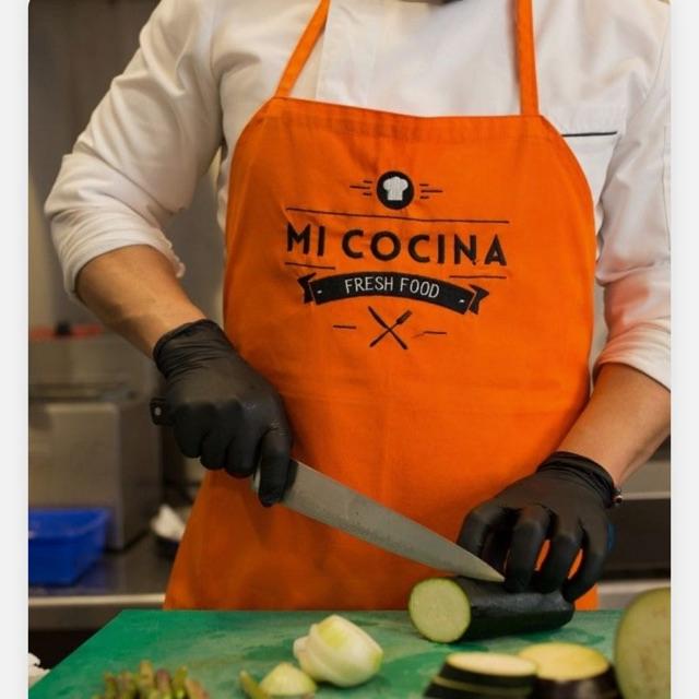Ayudante de Cocina y venta cara al público.