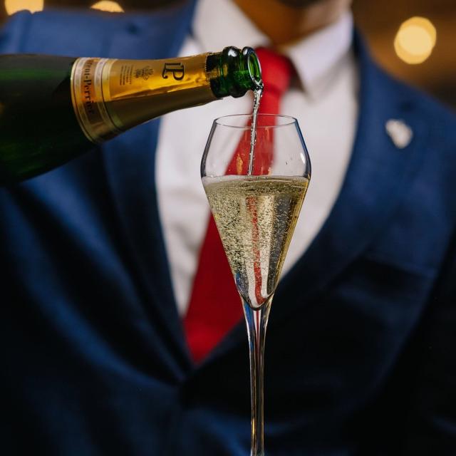 Head Waiter / Waitress