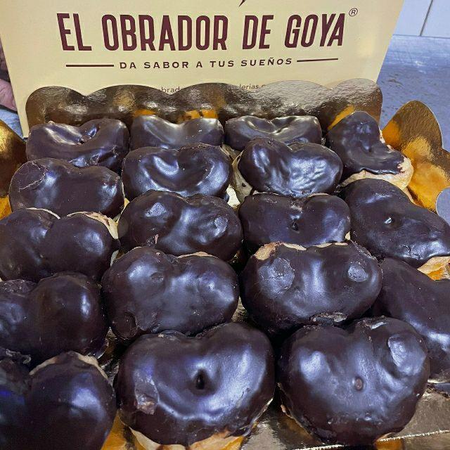 Oficial y ayudante de bolleria