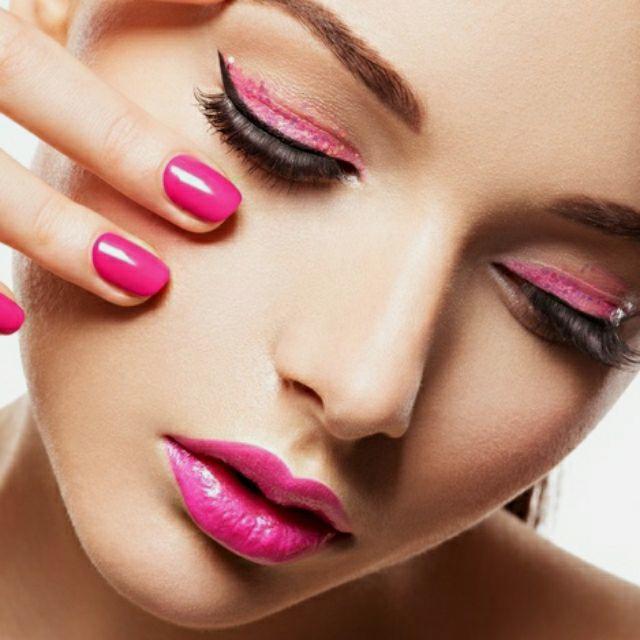 MANICURISTA Técnica de uñas acrílicas y gel
