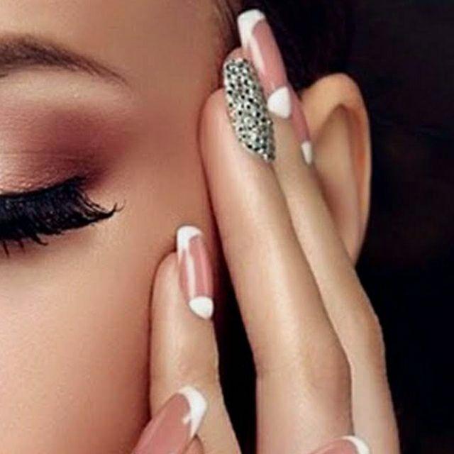 MANICURISTA Técnica de uñas acrílicas y gel
