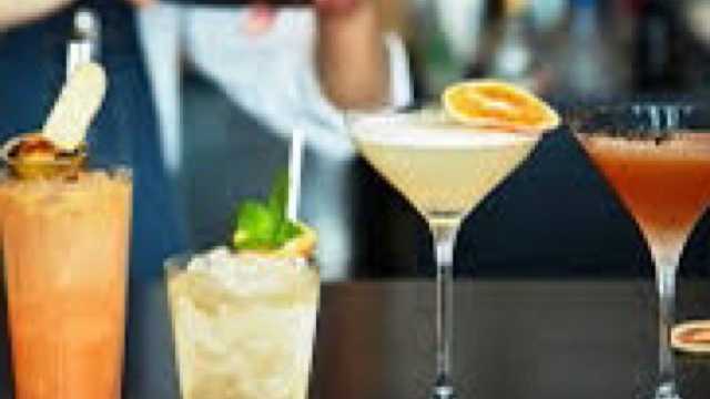 Camarero/a y Coctelero/a