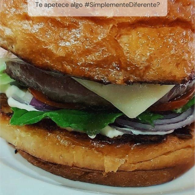 Cocinero/a y Ayudante/a de Cocina