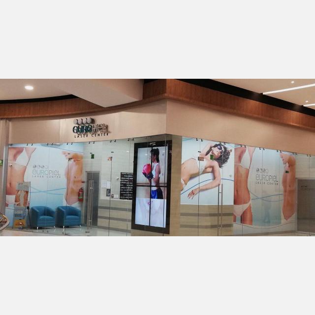 DEPENDIENTA DE CLINICA DE DEPILACION LASER