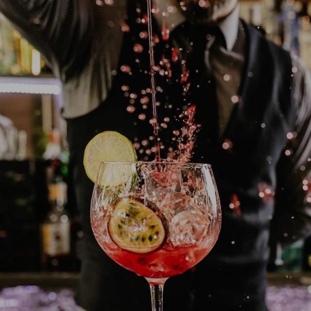 Camarero/a y Barman/Barmaid