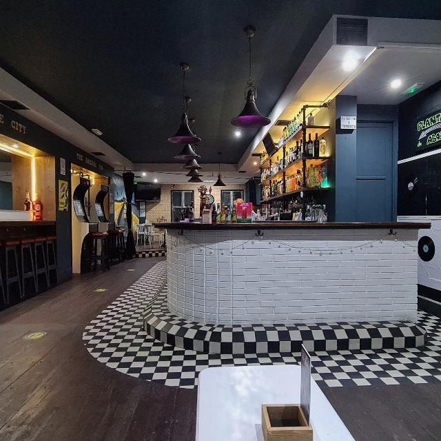 Barman / Barmaid
