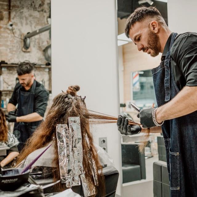 Oficial de Peluquería