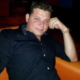 Larry Leal avatar icon
