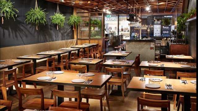 Head Waiter / Waitress
