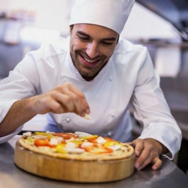 Cocinero/a y Ayudante/a de Cocina