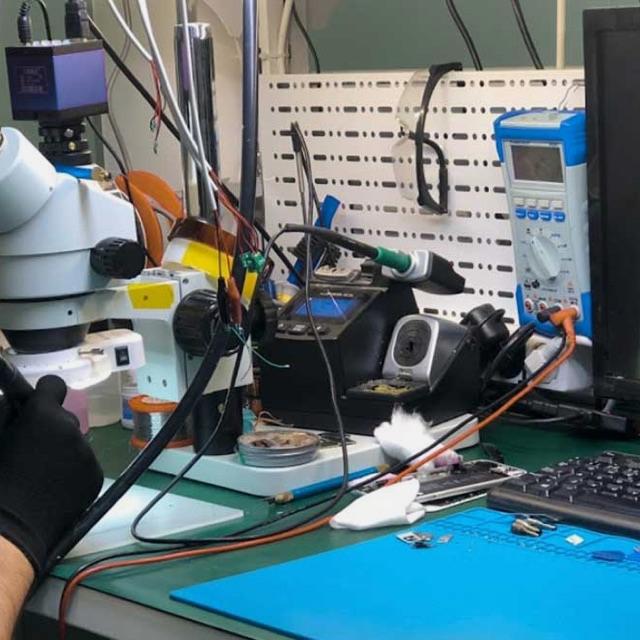Técnico/a reparación telefonía móvil y electrónica
